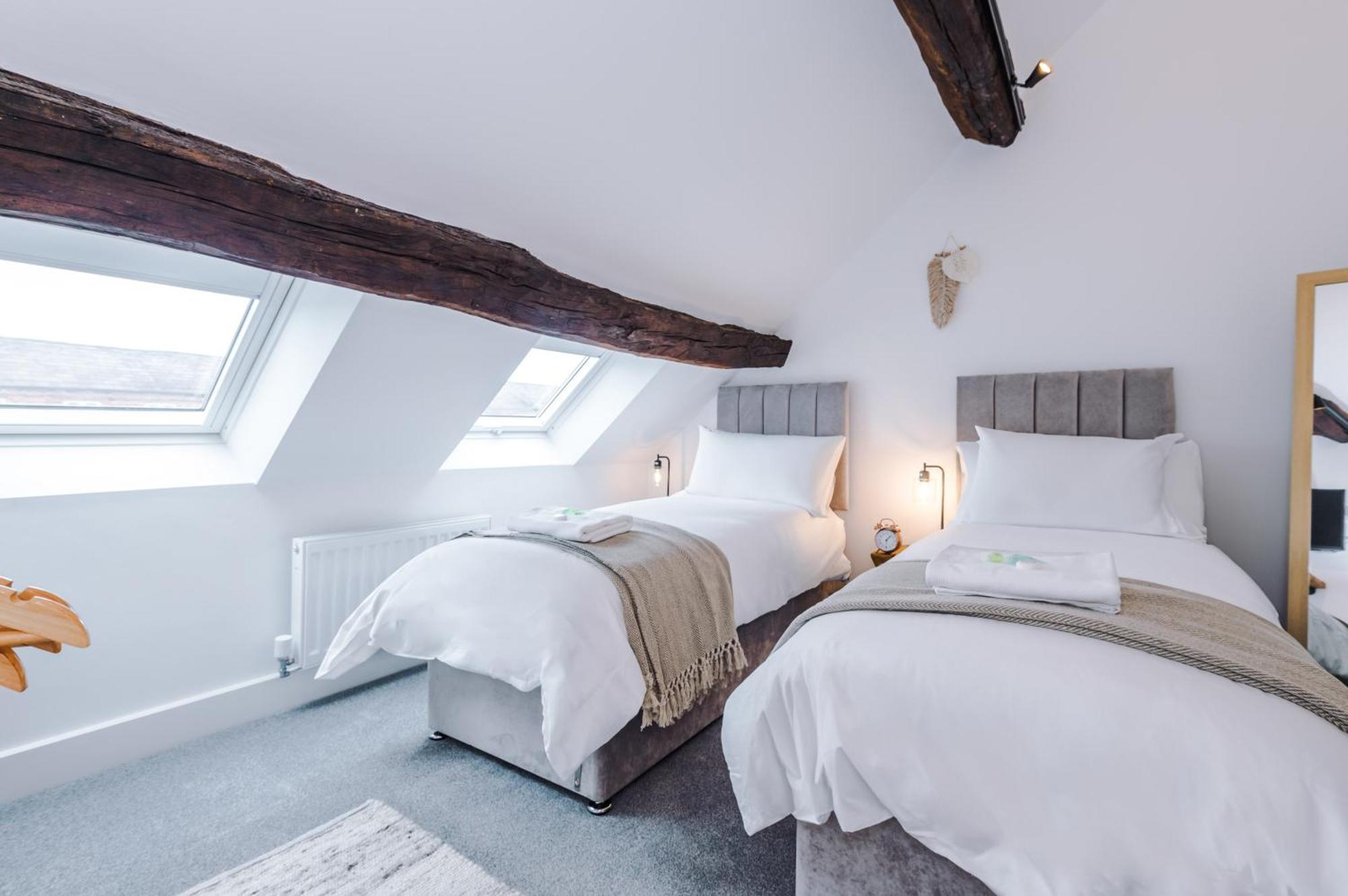 Number 21: A Breathtaking Chester Cottage With Parking Mollington  Exteriör bild