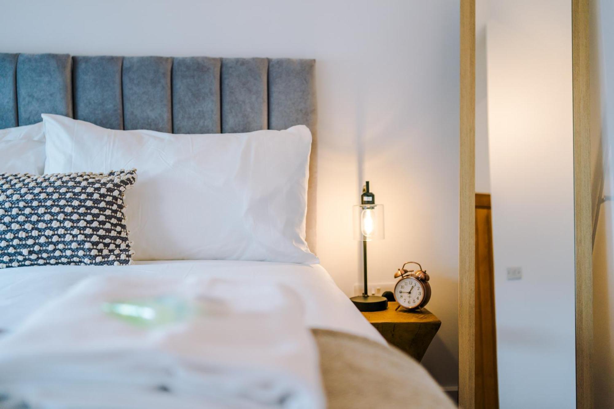 Number 21: A Breathtaking Chester Cottage With Parking Mollington  Exteriör bild